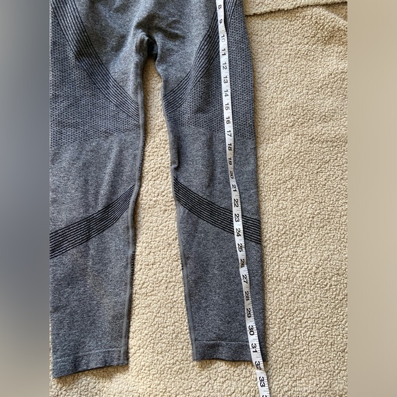 🌸 Amazon 🌸 grey scrunch butt leggings - Picture 7 of 9